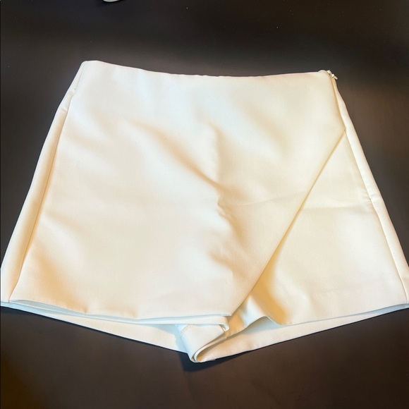 NWOT Zara Elegant Off White Women's Skort - Picture 1 of 5